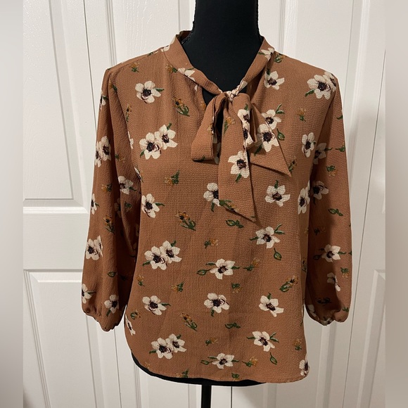 Active USA Tops - Active USA womens brown floral blouse size medium
